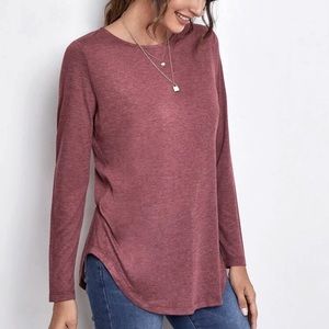 Button back curved hem tee